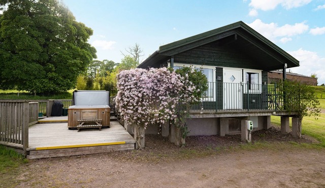 Luxury 5-Star Lodge with Hot Tub & Breathtaking Views – Sleeps 2 ✨