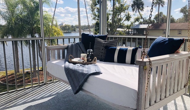 Luxury 5 Star Rated Homosassa Home. Prime location, ultra-clean, well designed