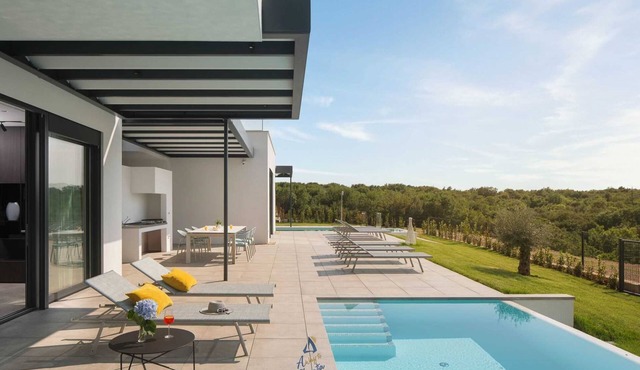 Luxury 5-Star Spa Villa for Up to 12 Guests