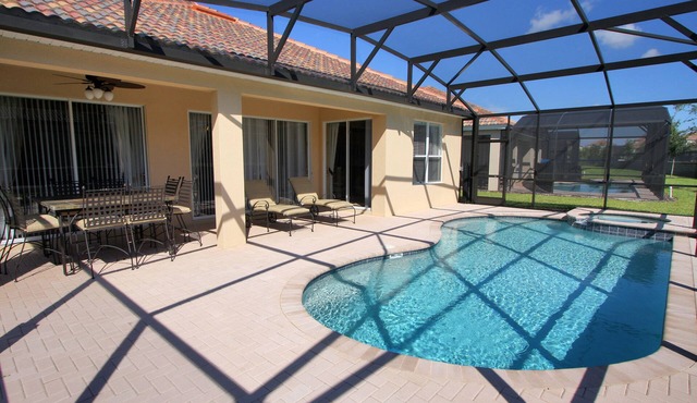 Luxury 5 Star Vacation Villa - Frozen Themed Room