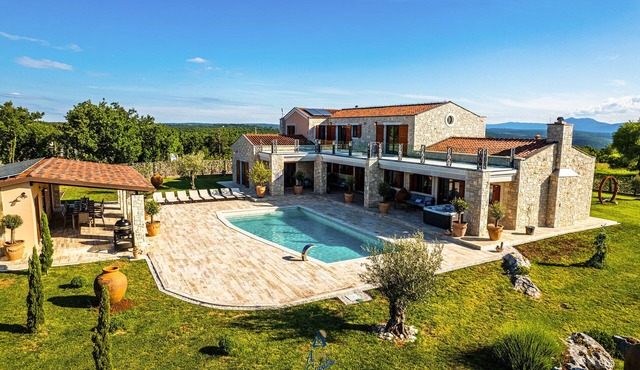 Luxury 5 star villa with heated saltwater pool for up to 8 guests