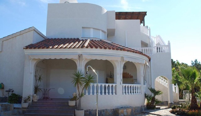Luxury 5* Villa own Pool & Gardens in La'Azohia. 5 mins walk to Beach. Free WiFi