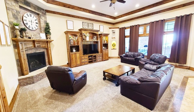 Luxury 5600 SF Home - Sleeps 16+! HUGE 7.1 Home Theater/Game Room/Playground
