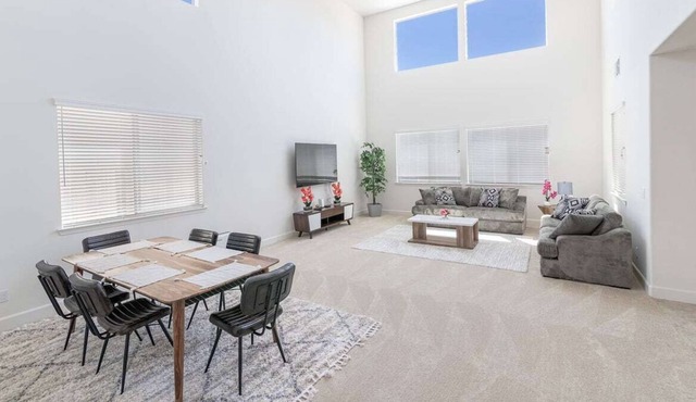 Luxury 5B4B house w/ Pool Table & Ping Pong table