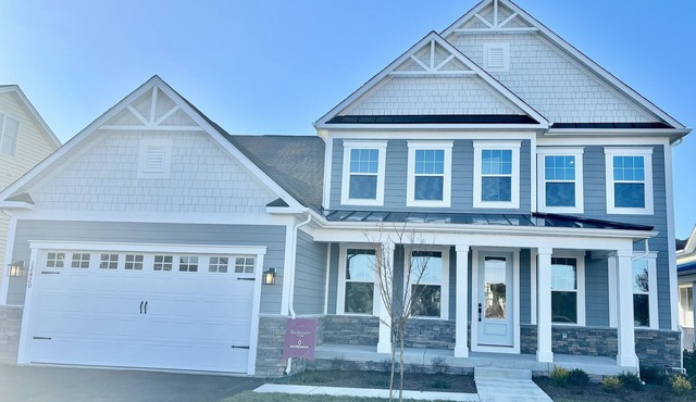 Luxury 5BD-4BTH, Spacious. home indoor-outdoor pool; waterfront community.