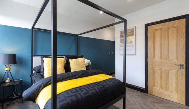 Luxury 5Bed 2Bath City Apartment On Street Parking