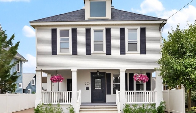 Luxury 5BR - 1 Block from Beach