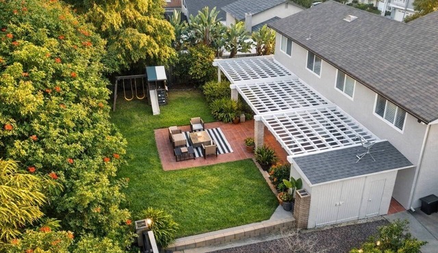 Luxury 5BR 2 Master Suites Jacuzzi, Game Room & Sports Courts