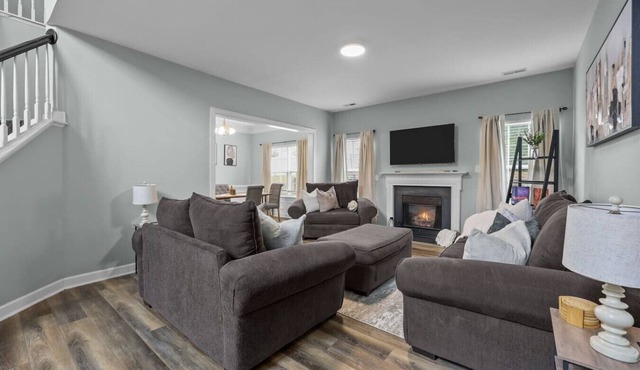 Luxury 5BR · 2 Master Suites · Gym & Firepit
