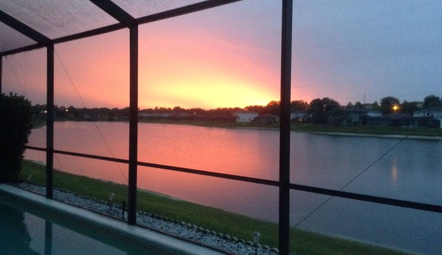 Luxury 5BR/3.5BA Villa, 2 Masters - Lakeside Pool & Games Room.