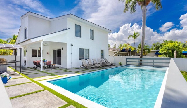 Luxury 5BR/3BA Villa Walk to Hollywood Beach