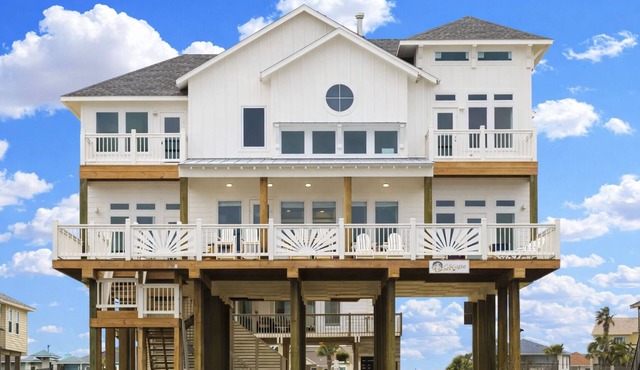Luxury 5BR Beachfront Home | Sleeps 14 | Community Pool