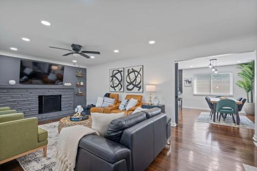 Luxury 5BR Cincinnati, Sleeps 12, Crib, Home Gym, Fenced Backyard