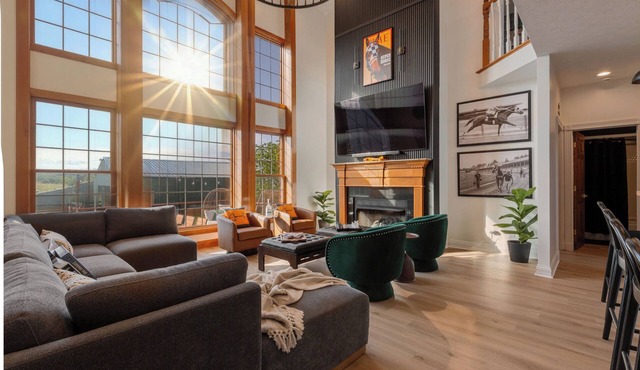 Luxury 5BR Estate: Bourbon Bar, Spa, Pool, 100"TV Cinema, 12 mins to Bardstown