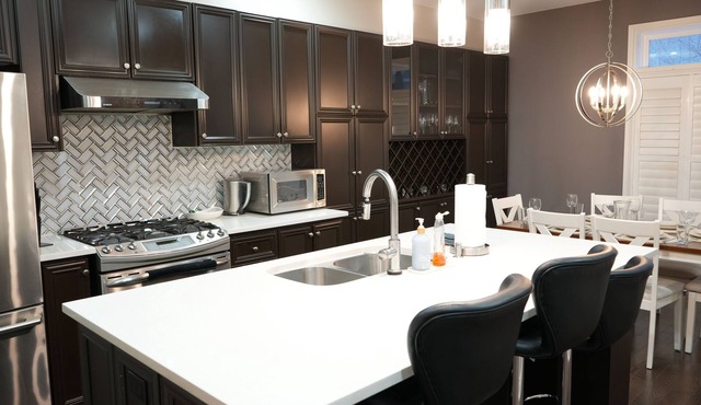 Luxury 5BR Home w/Spa Bath