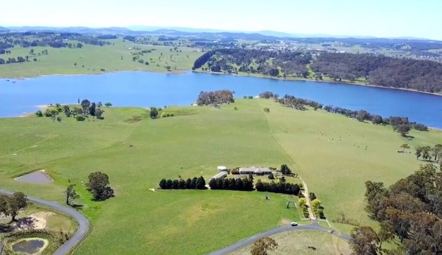 Luxury 5BR Lakefront Homestead — 55 Acres, Sandy Beach, Firepit