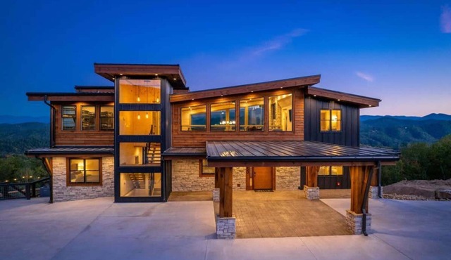 Luxury 5BR Mountain Lodge Hot Tub & Views