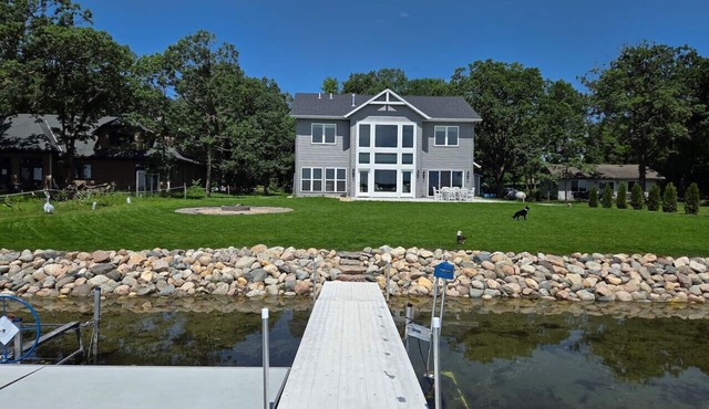Luxury 5BR on Rush Lake!
