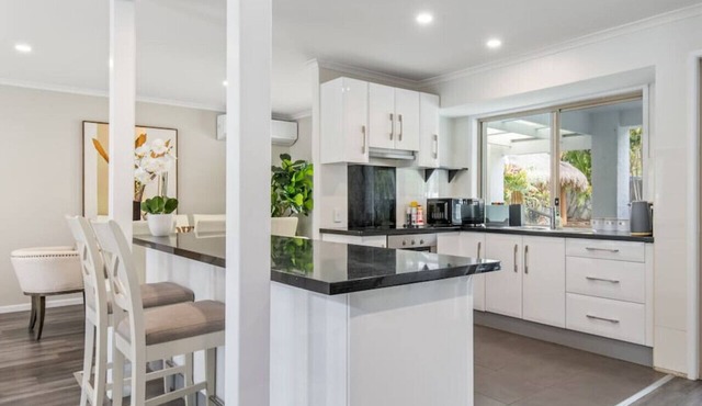 Luxury 5BR Retreat Family house with Pool in GC