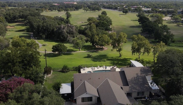 Luxury 5BR Retreat: Pool, Spa, Golf Views, Mins to Downtown, Rainey & Airport