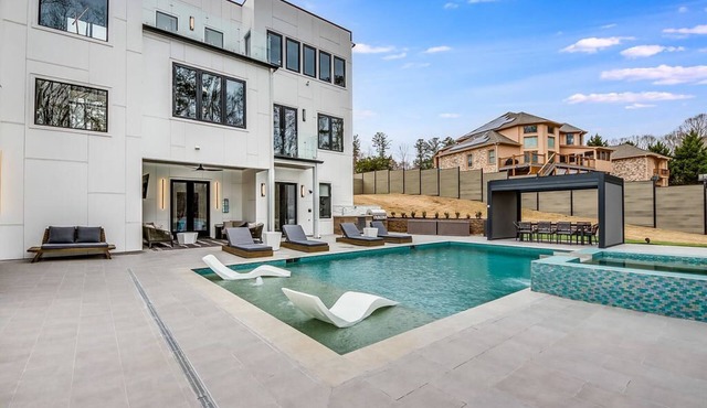 Luxury 5BR Retreat w/Pool, Hot Tub, Basketball