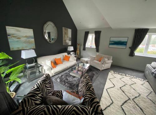 Luxury 5BR Retreat with Spa & Cinema