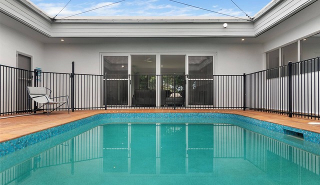 Luxury 5BR Riverside Retreat