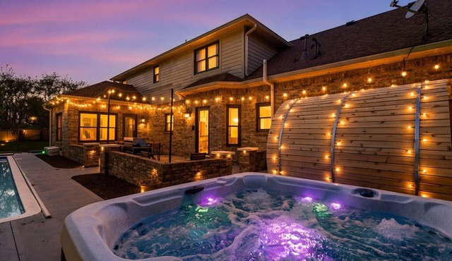 Luxury 5BR Sleeps 20 Pool, Sauna, Theater Pets
