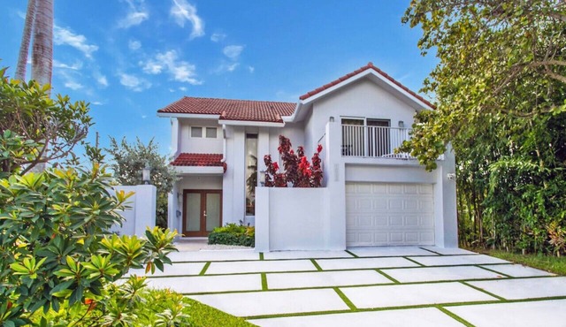 Luxury 5BR Villa Heated Pool & Entertainment Room