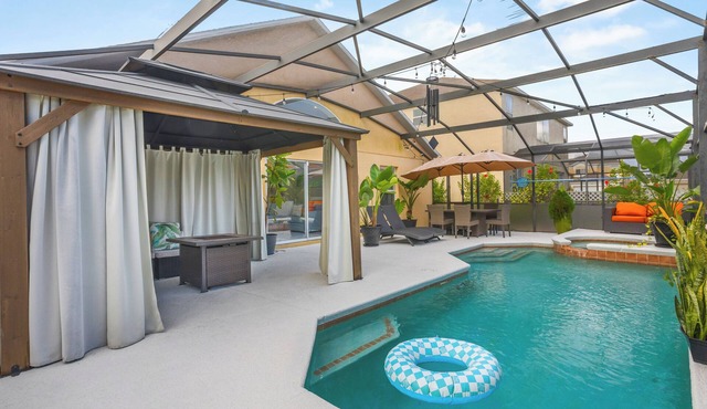 Luxury 5BR Villa w/Pool, Spa, Gazebo & Lounge – 10 Mins to Disney