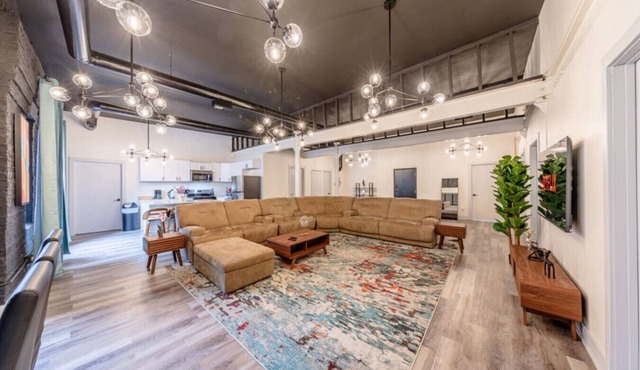 Luxury 5BR w/King Bed & Pool Table Near Chinatown