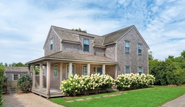 Luxury 5BR w/Private Pool in Town - All 5 BR w/En Suite Bathrooms