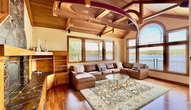 Luxury 5BR Waterfront Home with Private Beach – Port Orchard, WA