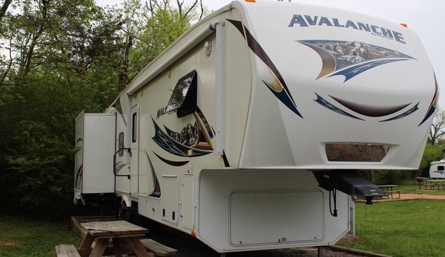Luxury 5th Wheel Glamping In Style In Historic Mentone, Alabama