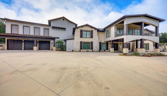 Luxury 6.5 acre Mansion | Heated Pool, Hot Tub, Game Room