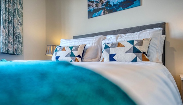 Luxury 6 bed Townhouse in Leamington Town Centre