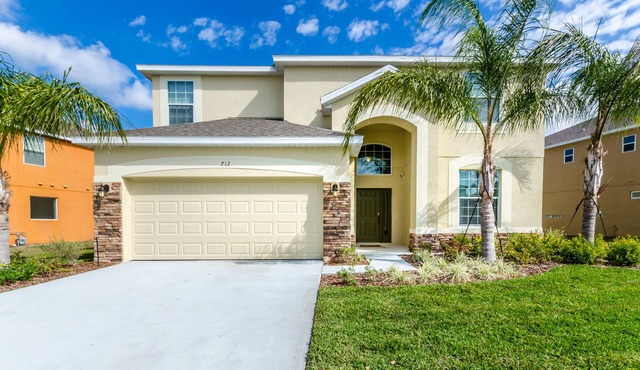 Luxury 6-Bed Villa-Private Pool, Spa & Games Room-Near Disney & Top attractions!