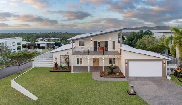 Luxury 6-Bedroom Oceanview Escape