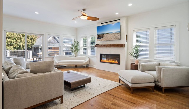 Luxury 6-bedroom/4-bath house 8-minute walk from Belmar beach