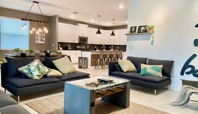 Luxury 6 Bedroom 5 bath poolHome 214