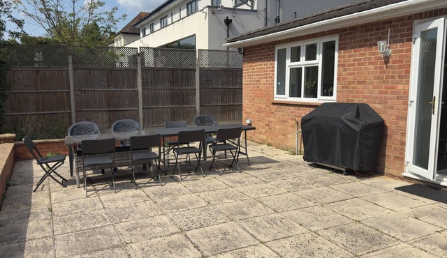 Luxury 6 bedroom, beautiful spacious holiday home close to Northwood & Moor Park