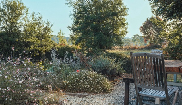 Luxury 6 bedroom Chateau with fitness room, AC, heated pool & separate apartment