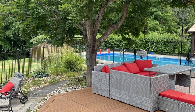 Luxury 6 bedroom home with pool and hot tub!