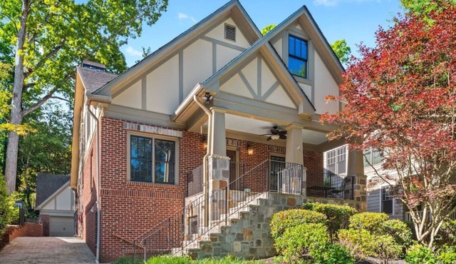 Luxury 6-Bedroom Home in Prime Decatur Neighborhood, Near DT ATL