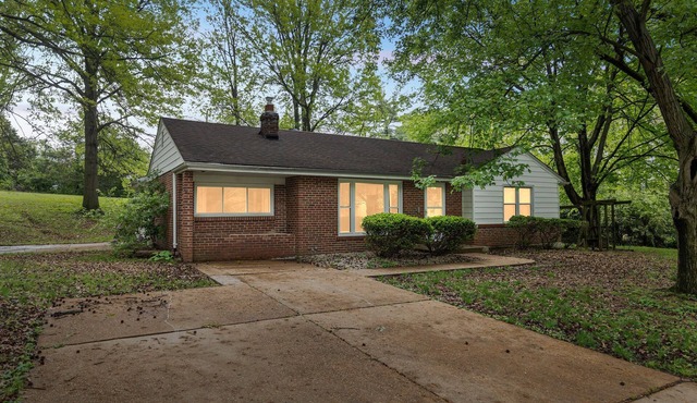 Luxury 6-Bedroom House in Saint Louis