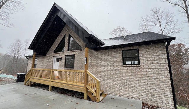 Luxury 6-Bedroom Mountain Lake Retreat with dock slip, Sleeps 18.