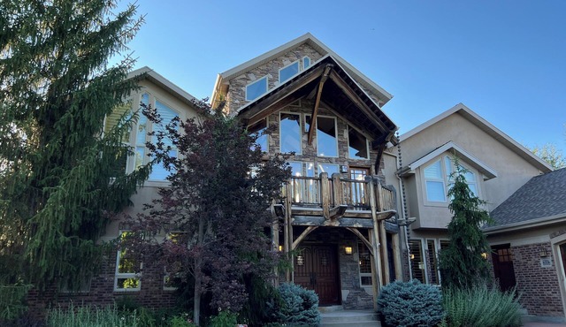 Luxury 6 Bedroom Oasis in Mountain Green, UT