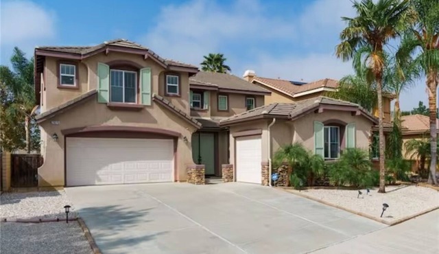 Luxury 6-Bedroom Oasis w 3-Car Garage, Spacious Yard close to Everything