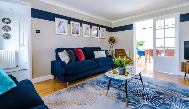 Luxury 6 bedroom, parking, garden, child friendly