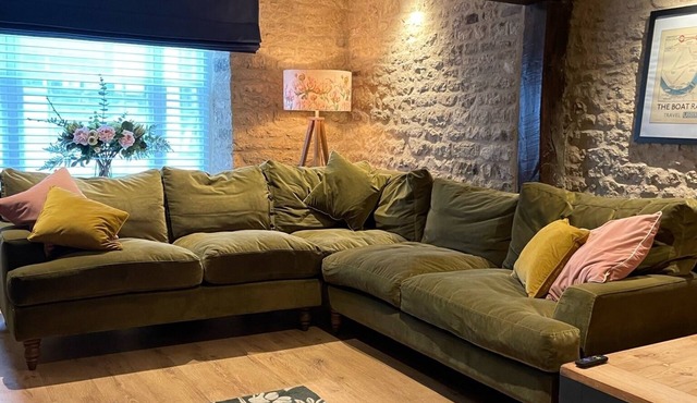 Luxury 6 Bedroom Townhouse - Central Stamford